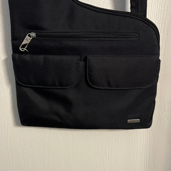 Travelon Anti-theft Classic Black Crossbody Bag - Picture 3 of 15